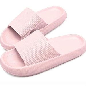 Light pink pillow slides women size 10.5 (42-43 shown on bottom) new!